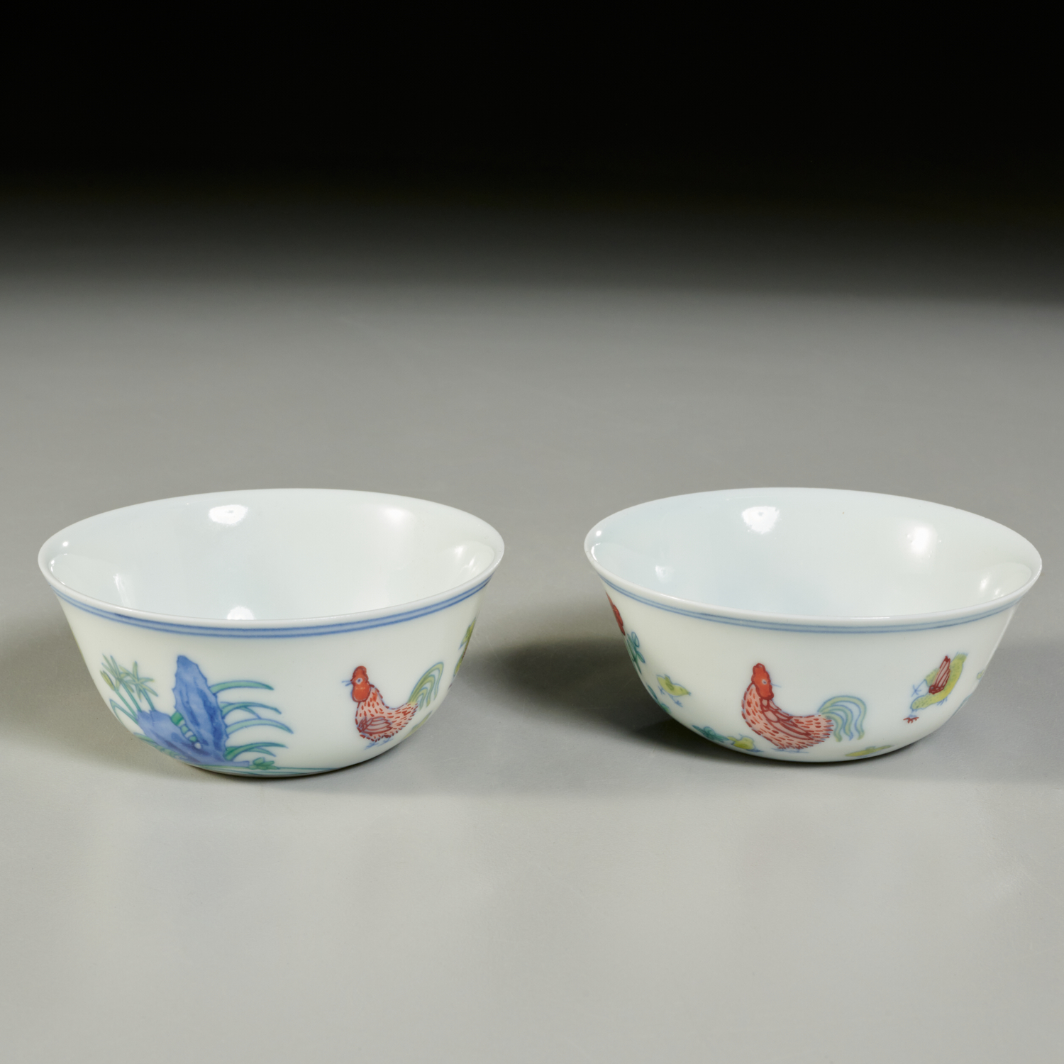 PAIR CHINESE DOUCAI CHICKEN CUPS  2bf584