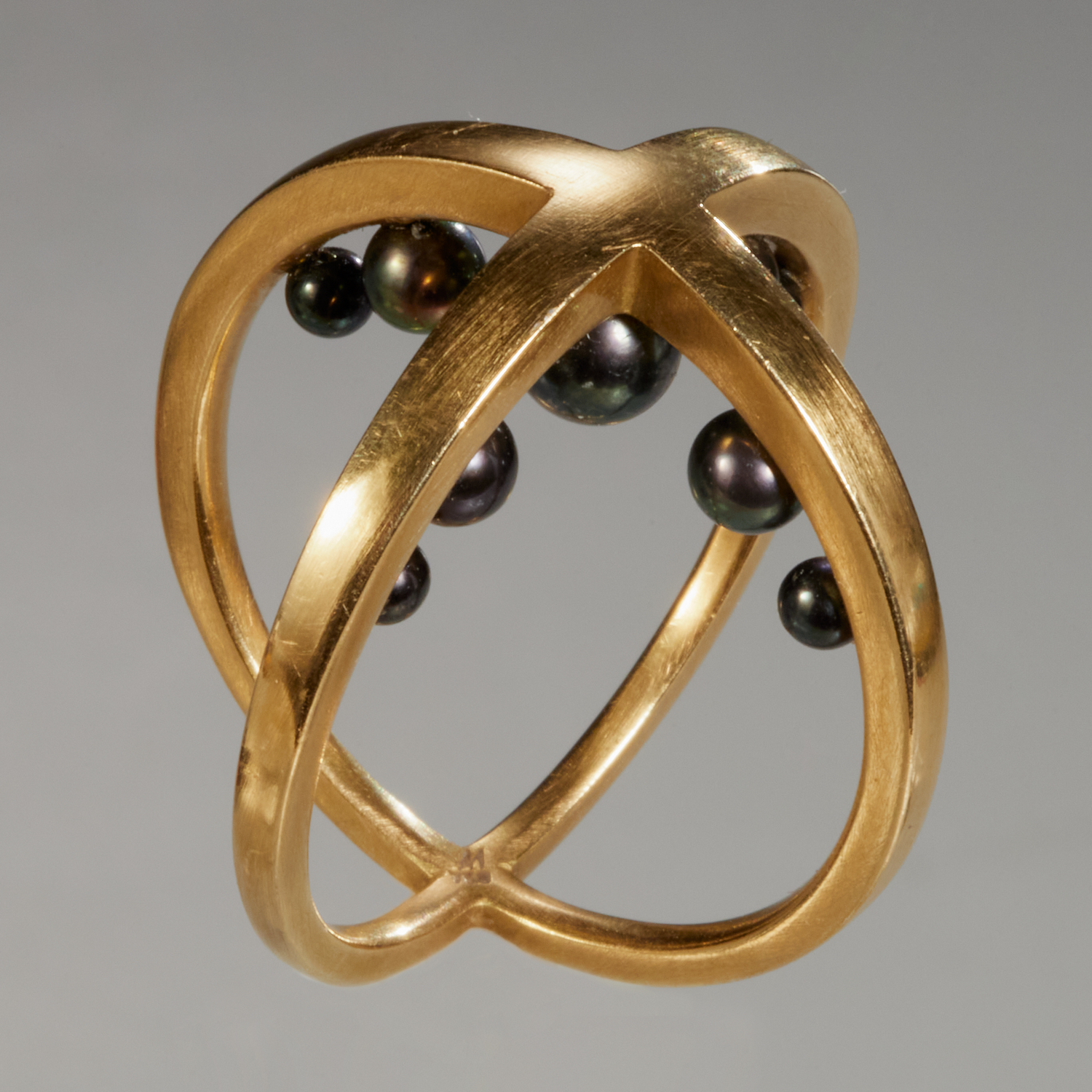 MODERNIST DESIGNER 18K INTERSECTING