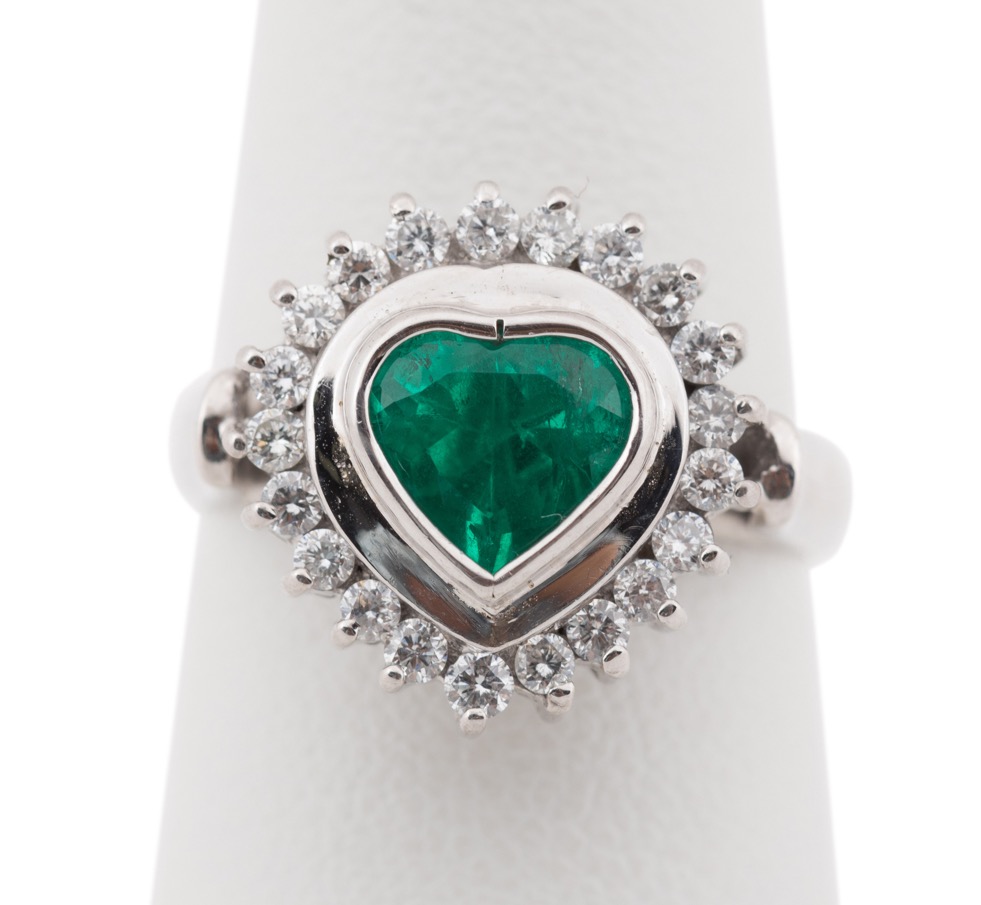 18K WHITE GOLD HEART EMERALD  2bfc6a