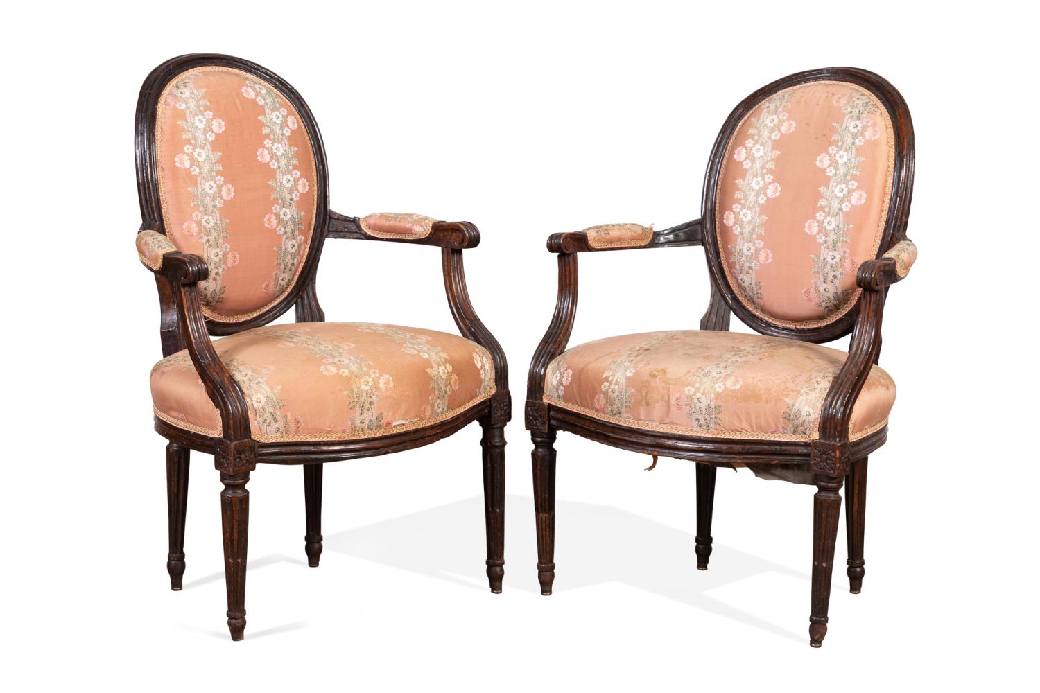 PAIR OF LOUIS XVI WALNUT FAUTEUILS 2bfd4f