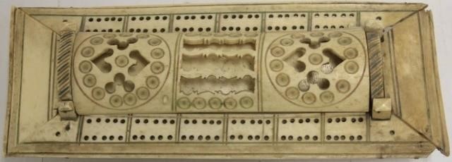 EARLY 19TH C CARVED SOUPBONE CRIBBAGE 2c29fb