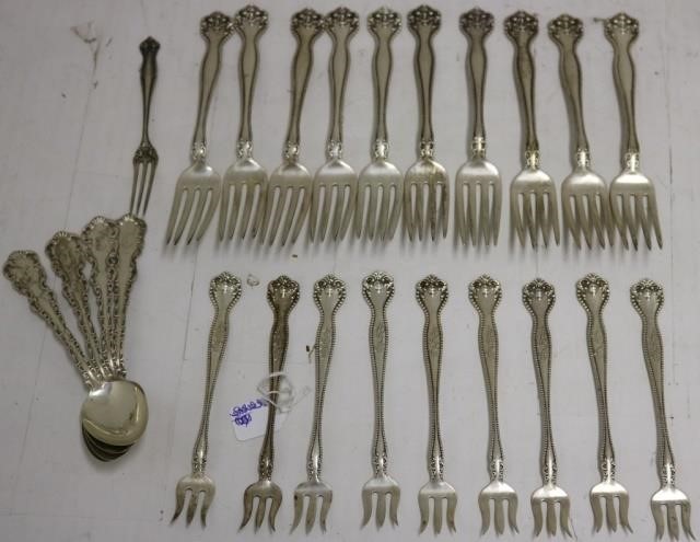 24 PIECES OF STERLING SILVER FLATWARE