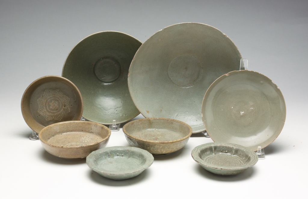 GROUP OF KOREAN POTTERY DISHES  2c2d7c