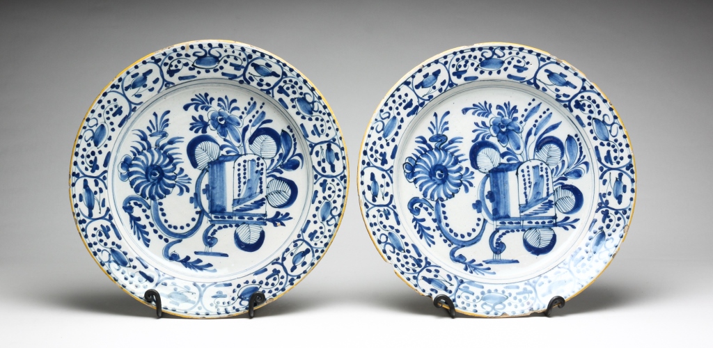 PAIR OF DELFT CHARGERS Eighteen 2c2d7e