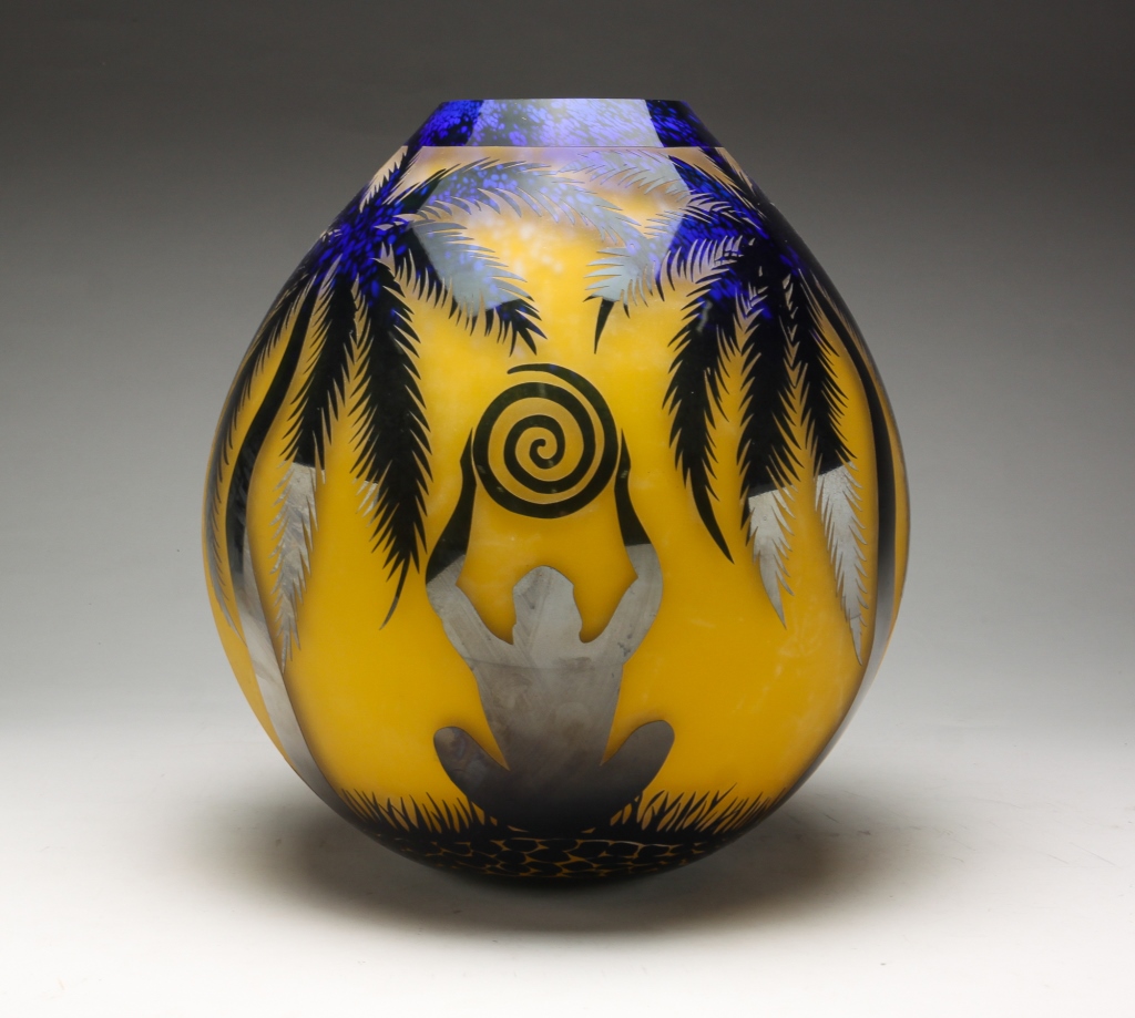 STUDIO GLASS VASE BY DUNCAN MCCLELLAN.