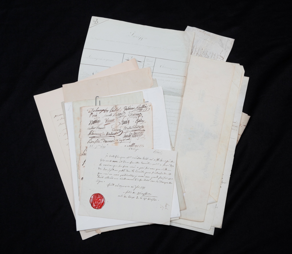 LARGE GROUP OF FRENCH DOCUMENTS  2c2da2