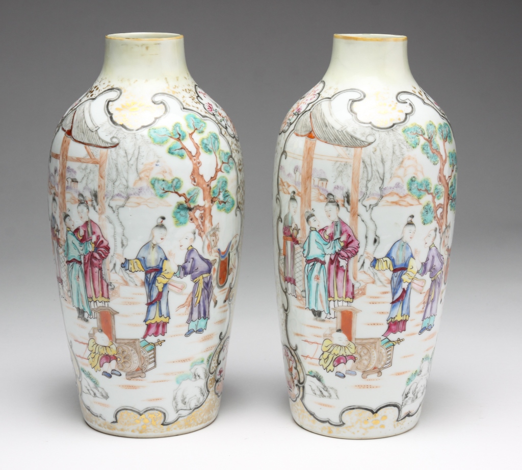 PAIR OF CHINESE EXPORT VASES Attributed 2c2df4