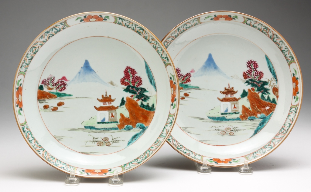 PAIR OF CHINESE BATAVIA BOWLS  2c2ded