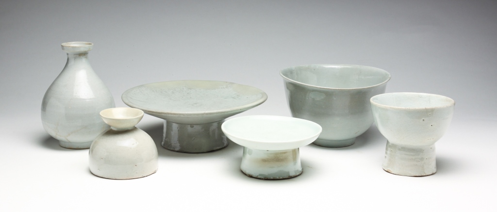 SIX KOREAN POTTERY VESSELS. Joseon