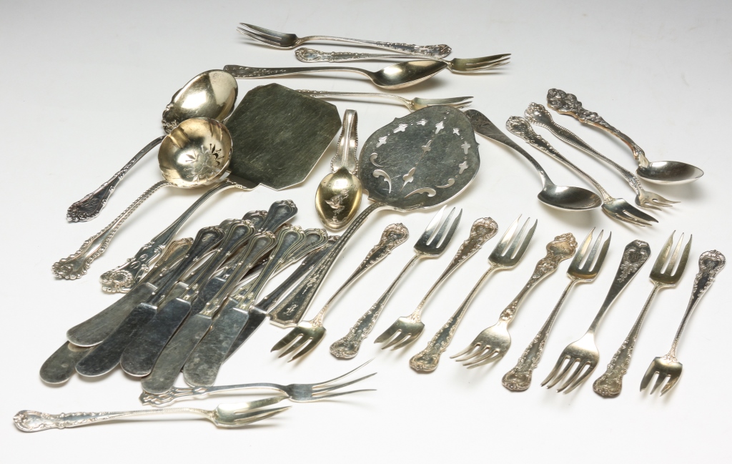 MISCELLANEOUS STERLING SILVER FLATWARE.