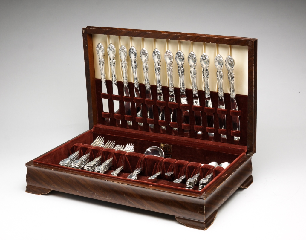 GORHAM MELROSE STERLING SILVER FLATWARE.