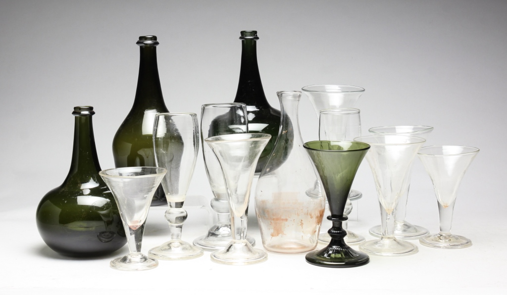 FOURTEEN PIECES OF REPRODUCTION GLASSWARE.