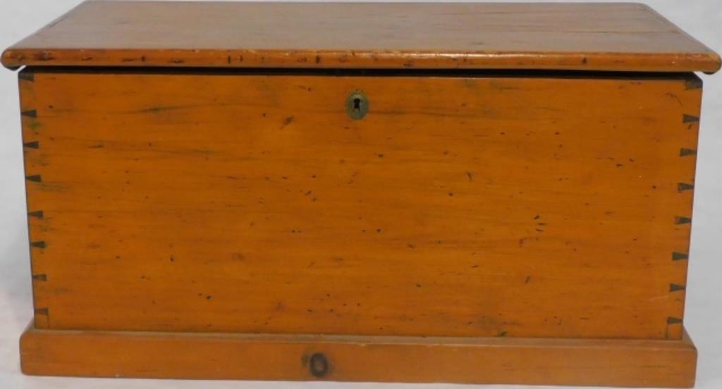 EARLY 19TH CENTURY DOVETAILED PINE
