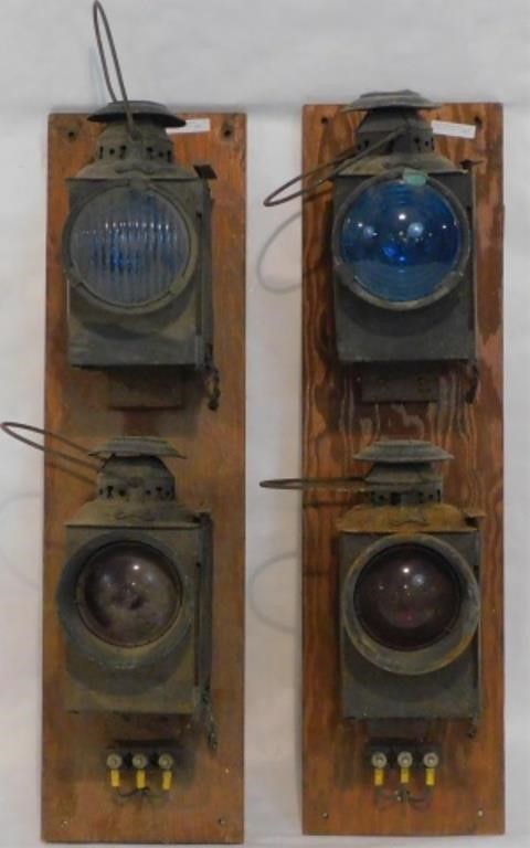 FOUR MOUNTED RAILROAD SIGNAL LANTERNS.