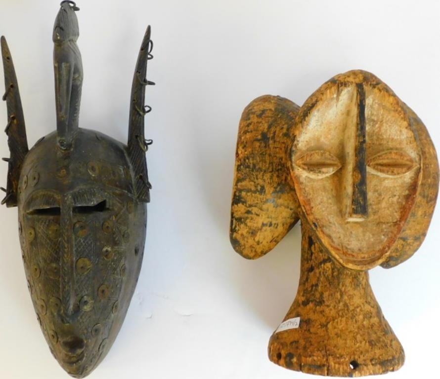 TWO 20TH C. CARVED AFRICAN OBJECTS.