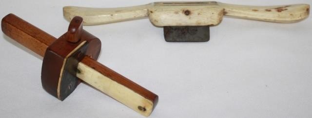 TWO 19TH CENTURY WHALING TOOLS.