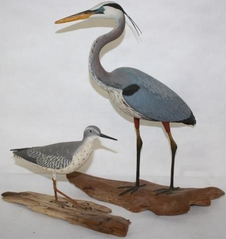 TWO DECORATIVE WOODEN BIRD CARVINGS 2c1ae9