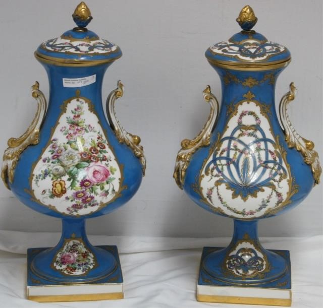 PAIR OF 19TH CENTURY SEVRES COVERED 2c1b42