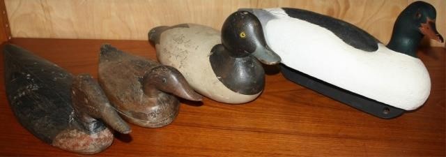 FOUR DUCK DECOYS TO INCLUDE A RED