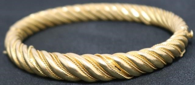 18KT YELLOW GOLD TWISTED BANGLE