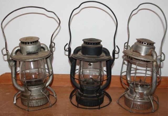 LOT OF 3 VINTAGE RAILROAD LANTERNS 2c1e89