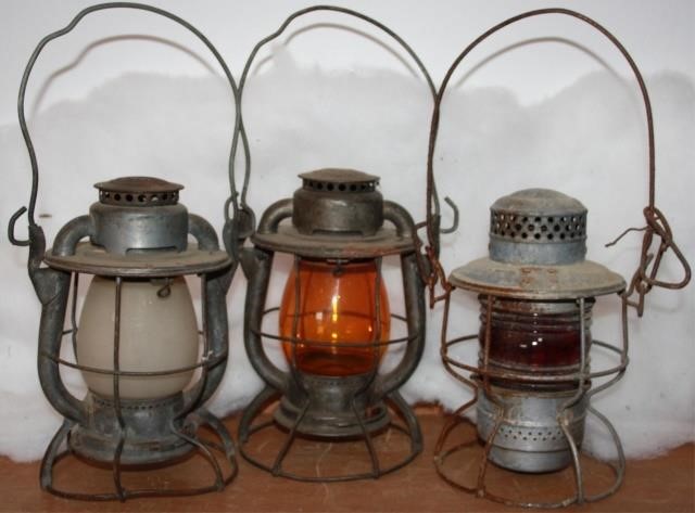 LOT OF 3 VINTAGE RAILROAD LANTERNS 2c1e8a