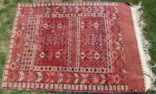 MID-20TH CENTURY BOKARA RUG. RED