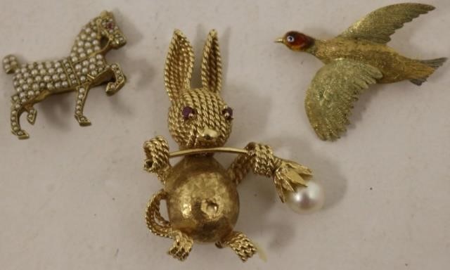 3 GOLD FIGURAL PINS TO INCLUDE 2c2252