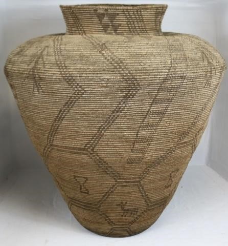 LARGE APACHE OLLA BASKET, POSSIBLY