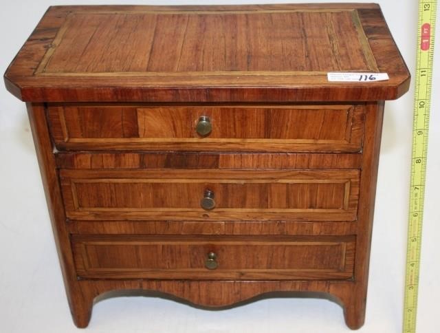 18TH C MINIATURE 3 DRAWER CHEST  2c23a2