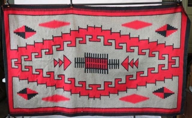 LARGE NAVAJO RUG SECOND HALF OF 2c23b6