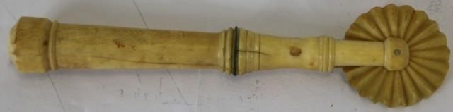 MID 19TH C SAILOR MADE PIE CRIMPER  2c2447