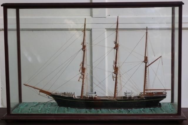 EARLY 20TH C CASED SHIP MODEL 3 2c25b7