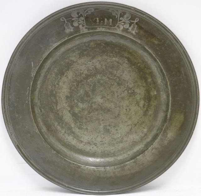 LARGE LATE 18TH C PEWTER CHARGER 2c261c