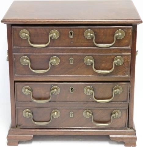 MINIATURE CHIPPENDALE STYLE 2 DRAWER 2c26b8