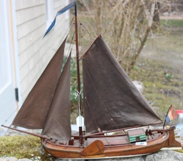 EARLY 20TH C WOODEN SHIP MODEL 2c2782