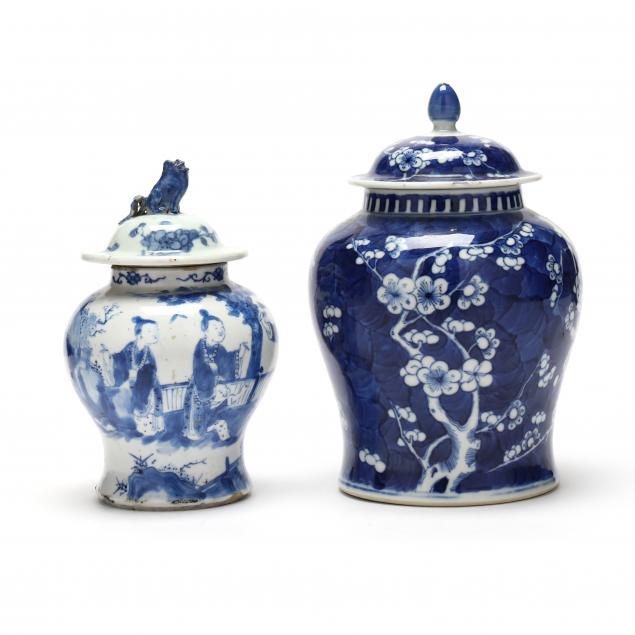 TWO CHINESE BLUE AND WHITE PORCELAIN 2c50fe