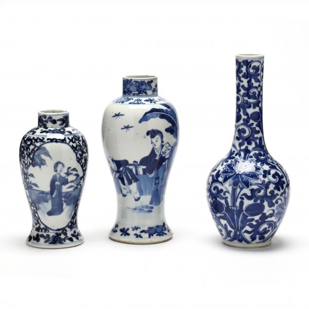 THREE CHINESE BLUE AND WHITE PORCELAIN 2c5102