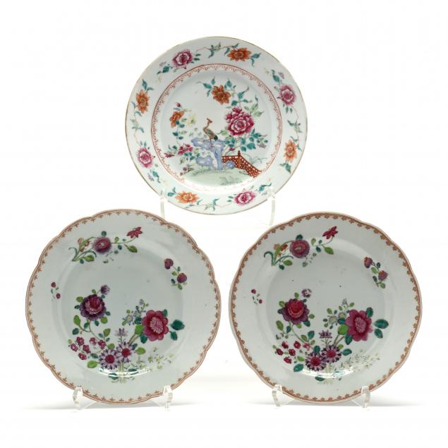 THREE CHINESE EXPORT PORCELAIN PLATES