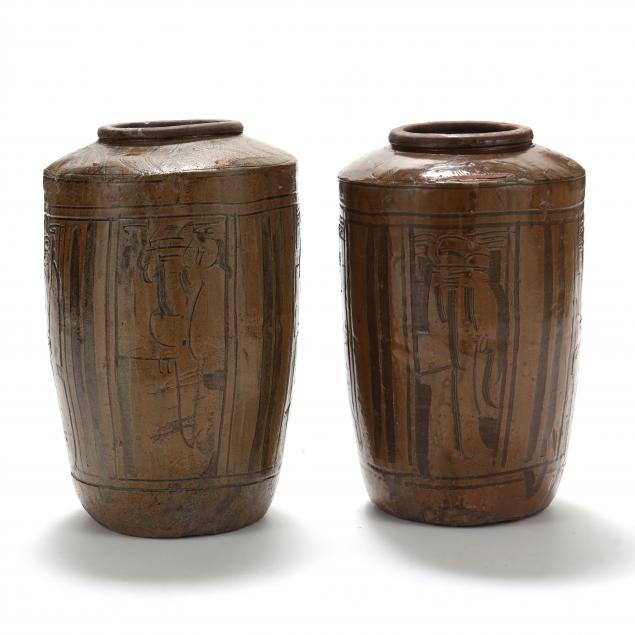 A PAIR OF CHINESE VASES 20th century  2c5135