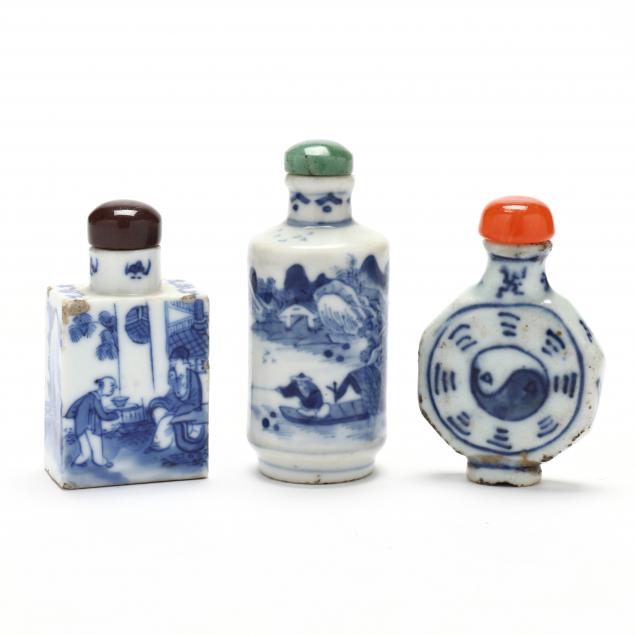 THREE CHINESE BLUE AND WHITE PORCELAIN