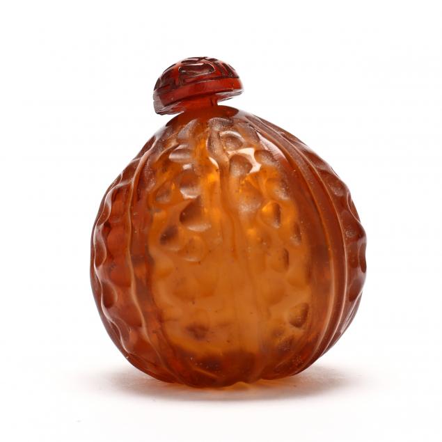 A CHINESE GLASS CHESTNUT BOTTLE 2c5145