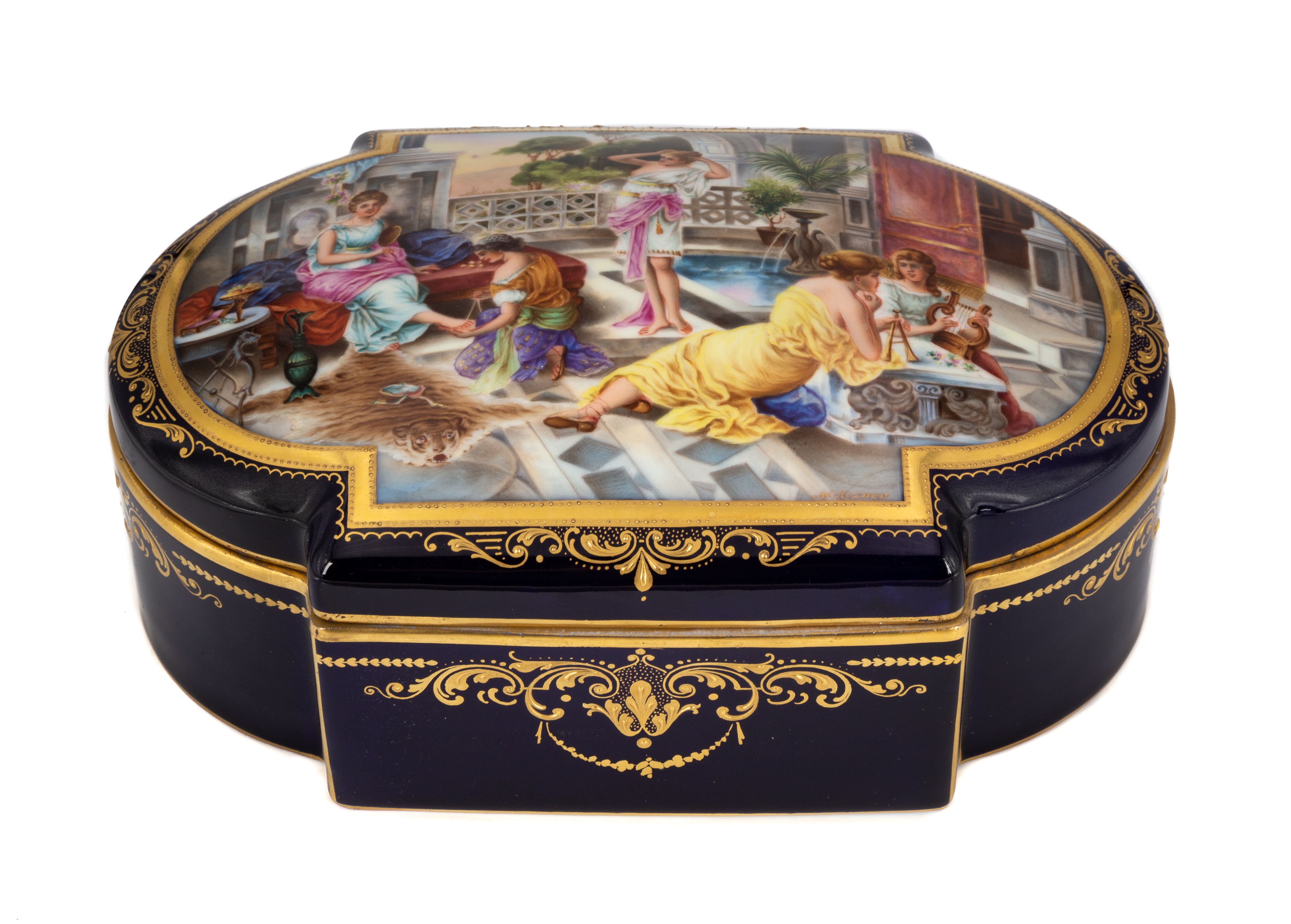 AUSTRIAN PORCELAIN DRESSER BOX 2c8673