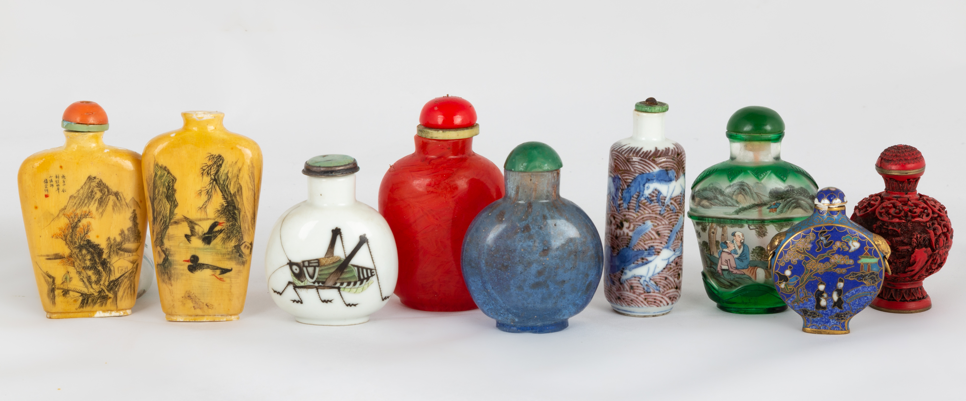 VARIOUS CHINESE SNUFF BOTTLES Including 2c8773