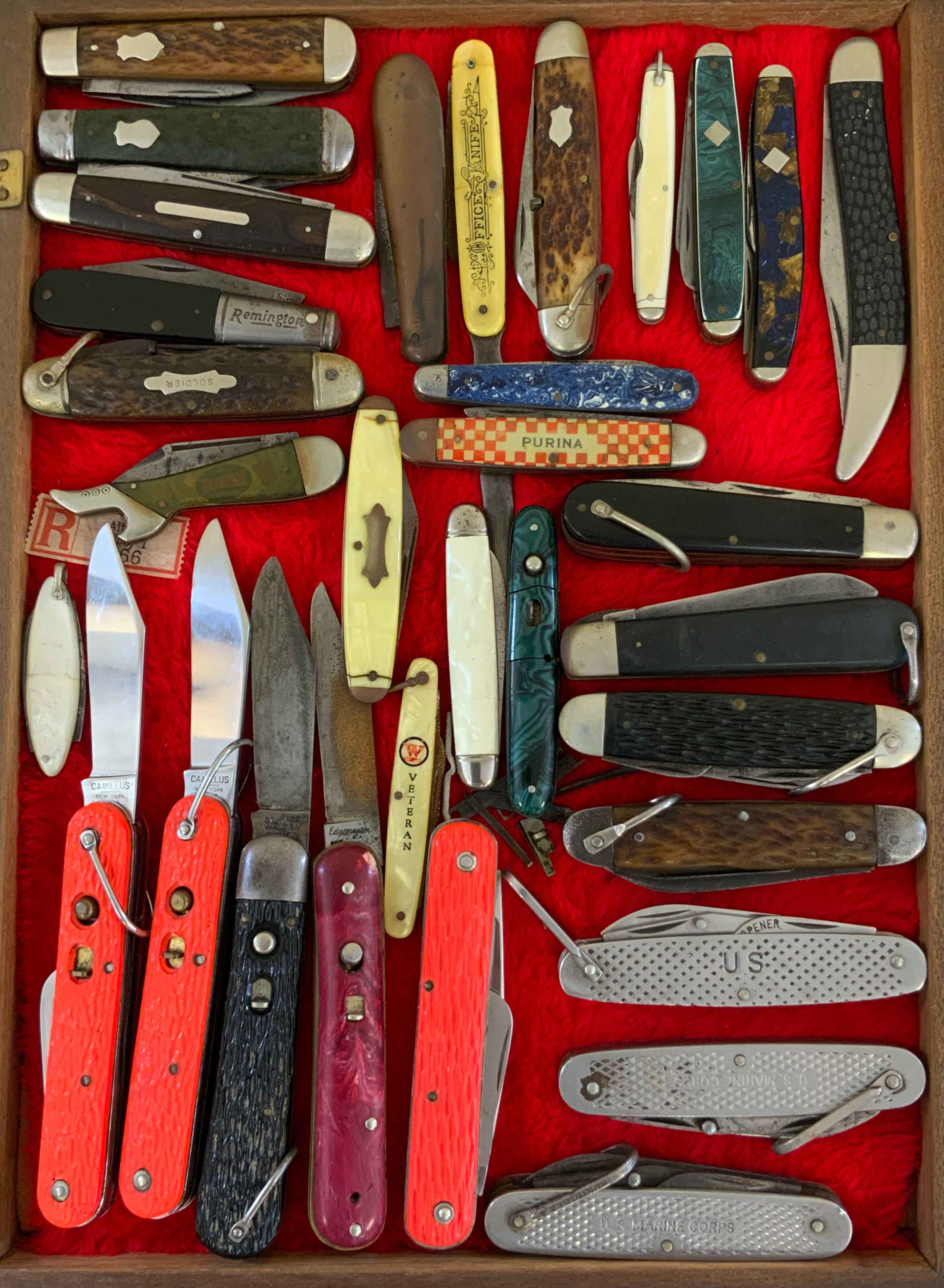 COLLECTION OF FOLDING POCKET KNIVES 2c8824