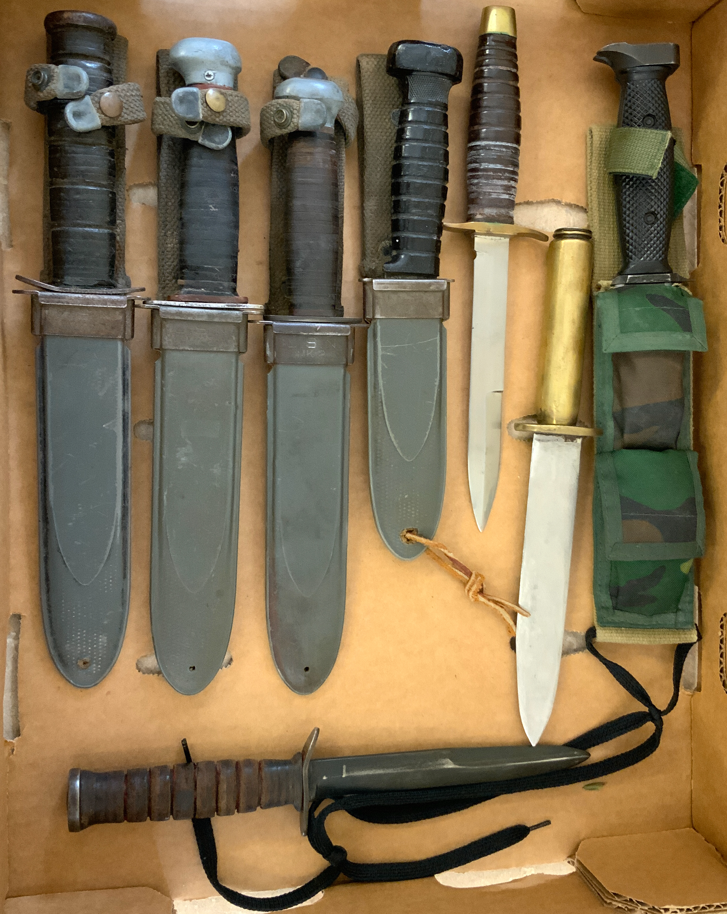  8 FIXED BLADE KNIVES 8 Fixed 2c8825