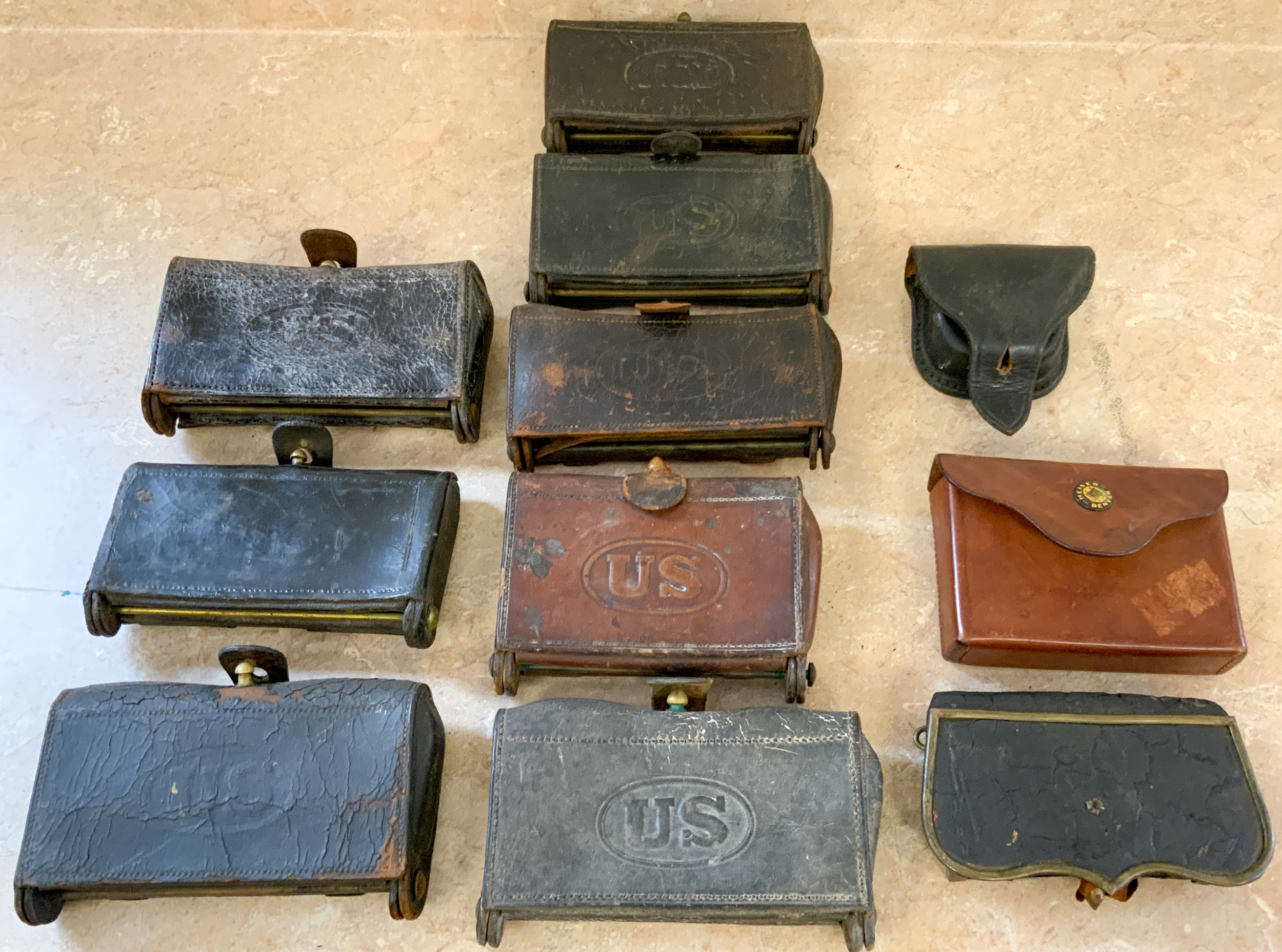  11 LEATHER AMMO POUCHES 11  2c8830