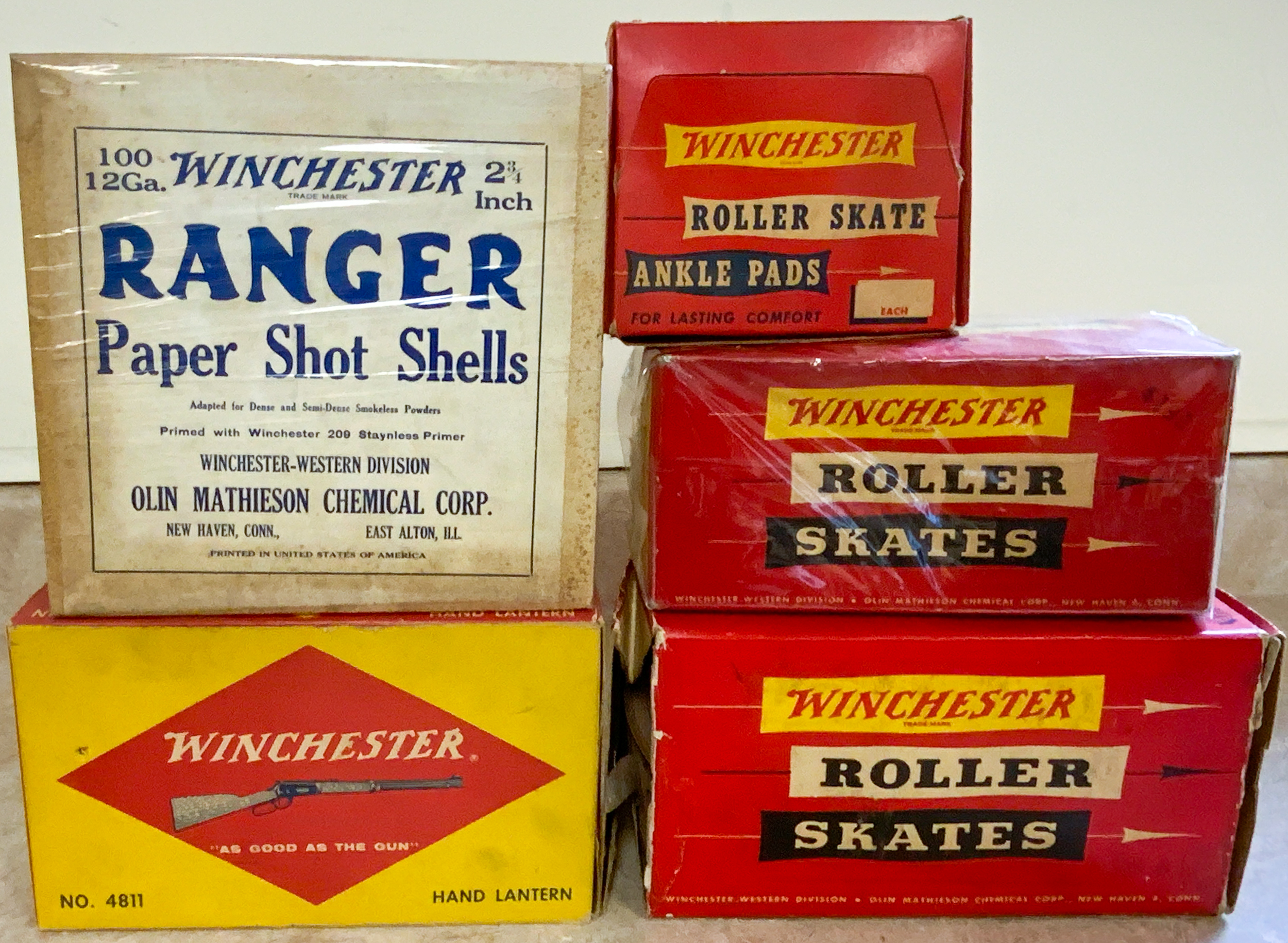GROUP OF WINCHESTER ITEMS In original 2c885c