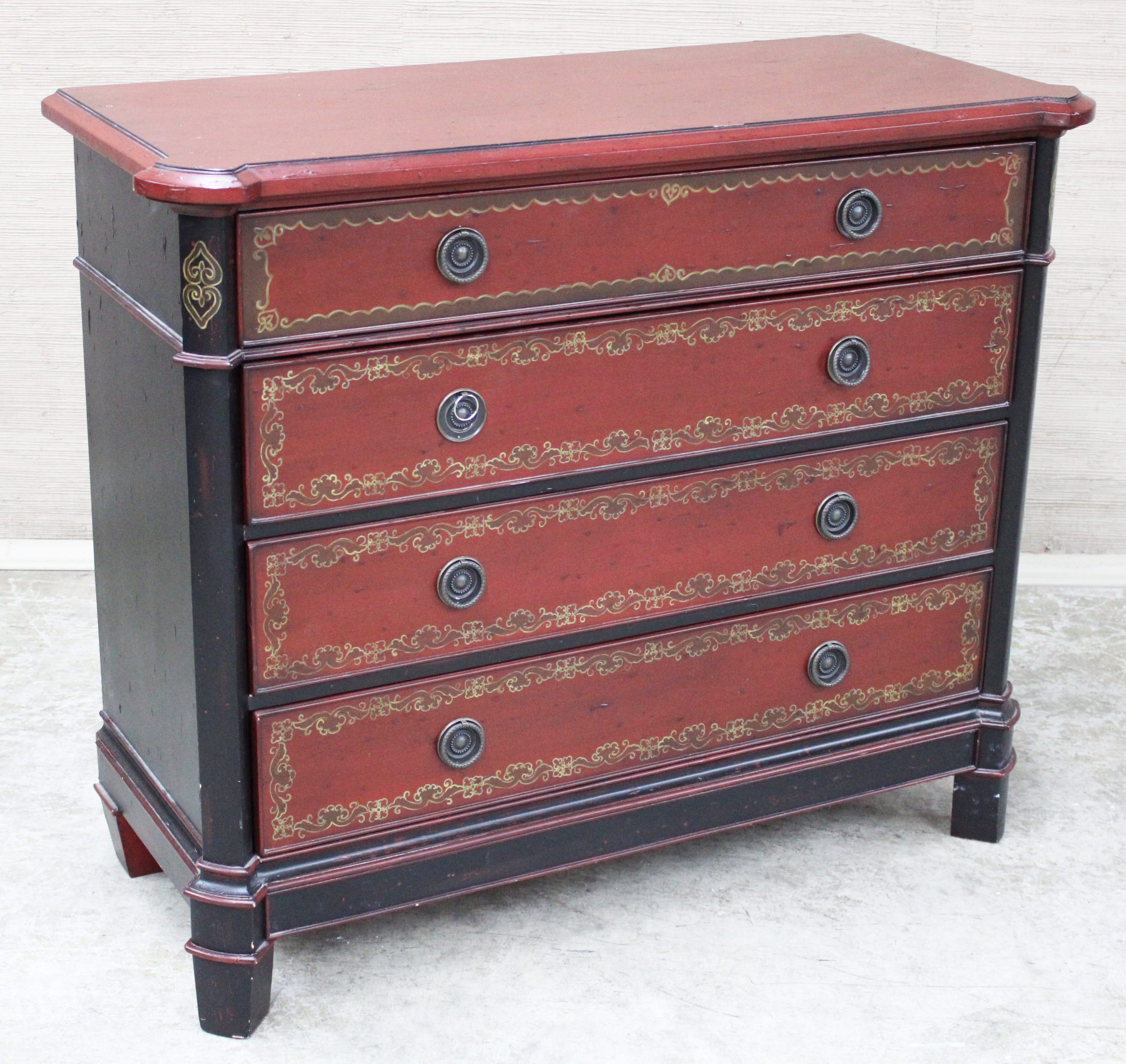 LACQUER ACCENT CHEST Black and