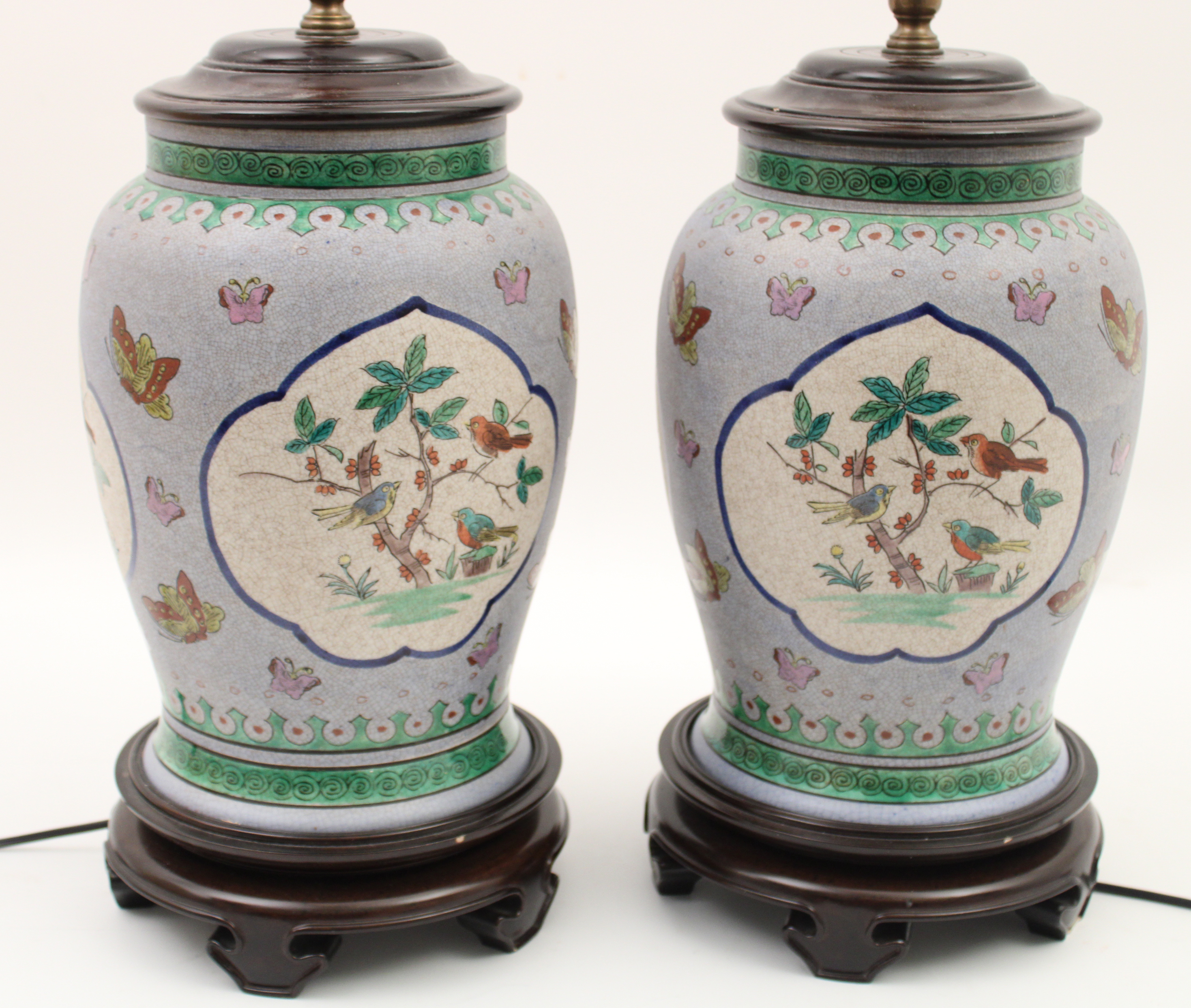 PAIR OF CHINESE PORCELAIN LAMPS 2c89bc